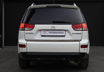 Подержанный автомобиль Citroen C-Crosser 2011 года (6 фото)