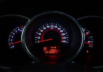 Подержанный автомобиль Kia Sorento 2010 года (16 фото)