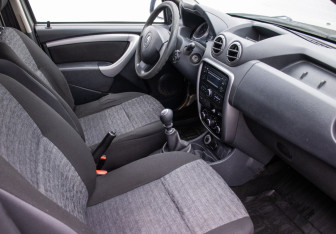 Подержанный автомобиль Renault Duster 2013 года (9 фото)