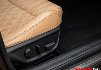 Подержанный автомобиль Genesis G70 2021 года (15 фото)