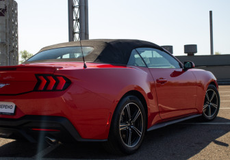Подержанный автомобиль Ford Mustang Convertible 2024 года (46 фото)