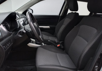 Подержанный автомобиль Suzuki Vitara 2018 года (10 фото)