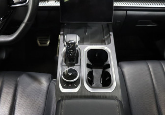 Подержанный автомобиль Jaecoo J7 2024 года (17 фото)