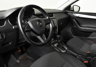 Подержанный автомобиль Skoda Octavia Wagon 2016 года (11 фото)