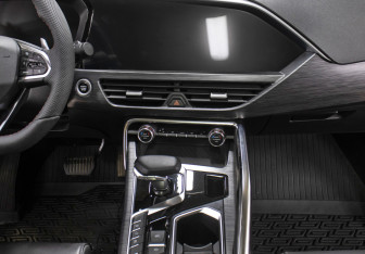 Подержанный автомобиль Geely Tugella 2022 года (16 фото)