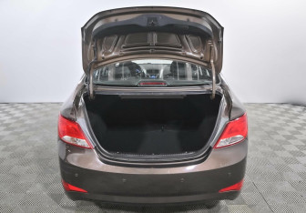 Подержанный автомобиль Hyundai Solaris Sedan 2015 года (11 фото)