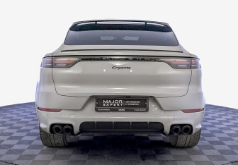 Подержанный автомобиль Porsche Cayenne 2021 года (6 фото)