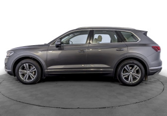 Подержанный автомобиль Volkswagen Touareg 2019 года (8 фото)
