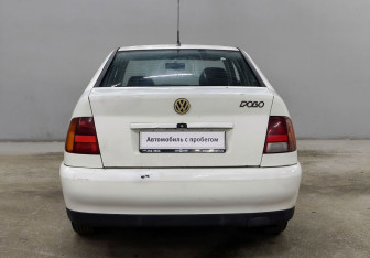 Подержанный автомобиль Volkswagen Polo Sedan 1998 года (6 фото)