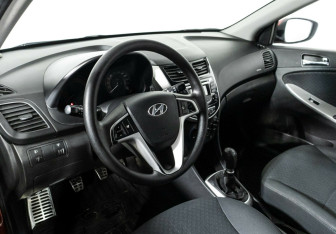 Подержанный автомобиль Hyundai Solaris Hatchback 2012 года (7 фото)