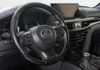 Подержанный автомобиль Lexus LX 2018 года (14 фото)