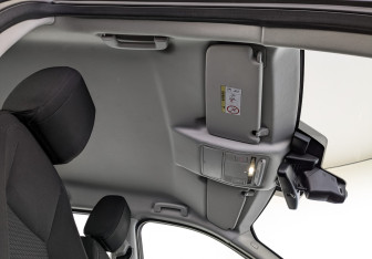 Подержанный автомобиль Land Rover Discovery Sport 2015 года (23 фото)