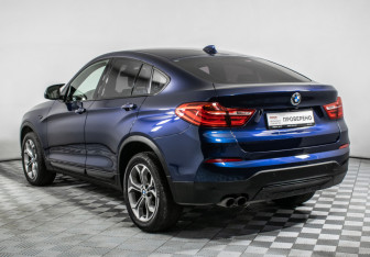 Подержанный автомобиль BMW X4 2017 года (7 фото)