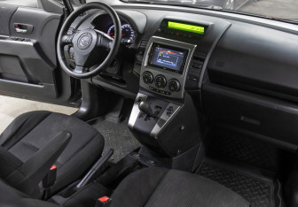 Подержанный автомобиль Mazda 5 2008 года (9 фото)