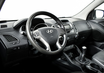 Подержанный автомобиль Hyundai ix35 2012 года (10 фото)