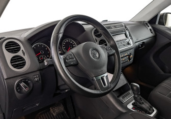 Подержанный автомобиль Volkswagen Tiguan 2015 года (15 фото)