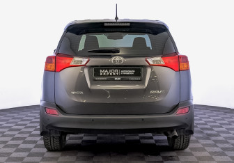 Подержанный автомобиль Toyota RAV4 2014 года (6 фото)