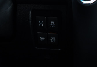 Подержанный автомобиль Lexus LX 2011 года (27 фото)