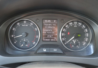 Подержанный автомобиль Skoda Rapid Liftback 2014 года (17 фото)