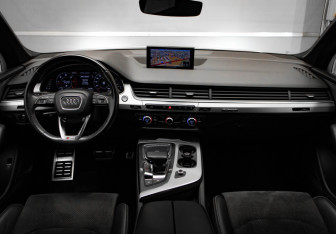 Подержанный автомобиль Audi Q7 2016 года (8 фото)