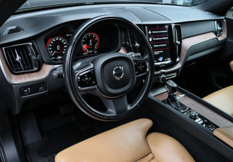 Подержанный автомобиль Volvo XC60 2019 года (12 фото)