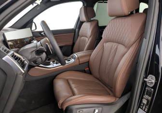 Подержанный автомобиль BMW X5 2025 года (18 фото)