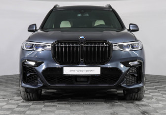 Подержанный автомобиль BMW X7 2021 года (3 фото)