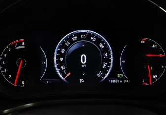 Подержанный автомобиль Opel Insignia Sedan 2014 года (32 фото)