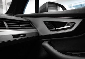 Подержанный автомобиль Audi Q7 2016 года (24 фото)