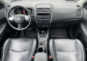 Подержанный автомобиль Mitsubishi ASX 2011 года (10 фото)