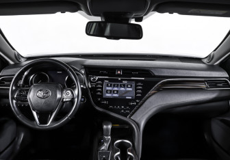 Подержанный автомобиль Toyota Camry Sedan 2018 года (17 фото)