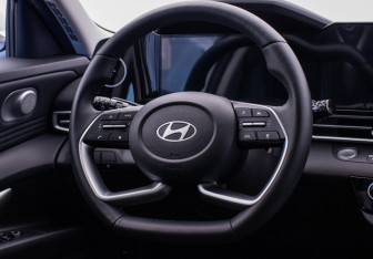Подержанный автомобиль Hyundai Elantra Sedan 2023 года (15 фото)