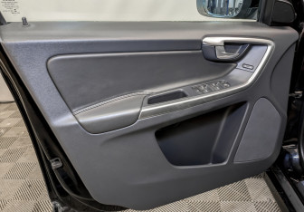 Подержанный автомобиль Volvo XC60 2017 года (20 фото)