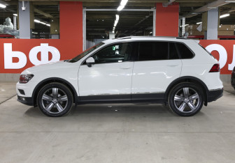 Подержанный автомобиль Volkswagen Tiguan 2018 года (8 фото)