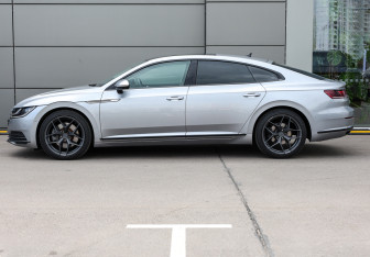 Подержанный автомобиль Volkswagen Arteon 2019 года (8 фото)