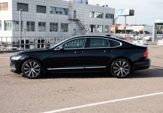 Подержанный автомобиль Volvo S90 2021 года (8 фото)