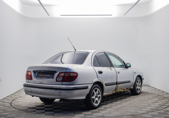Подержанный автомобиль Nissan Almera Sedan 2001 года (5 фото)