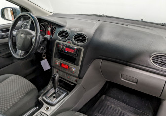 Подержанный автомобиль Ford Focus Hatchback 2009 года (19 фото)