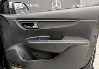 Подержанный автомобиль Kia Rio Hatchback 2021 года (23 фото)