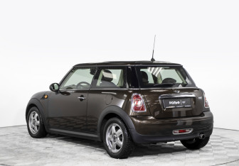 Подержанный автомобиль MINI Hatch 2011 года (7 фото)