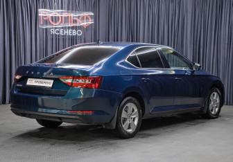 Подержанный автомобиль Skoda Superb Liftback 2021 года (5 фото)