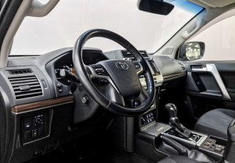 Подержанный автомобиль Toyota Land Cruiser Prado 2019 года (16 фото)