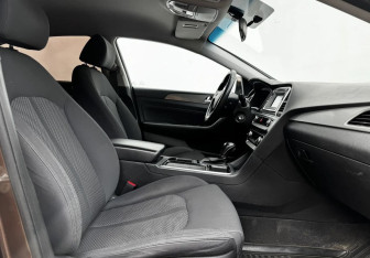 Подержанный автомобиль Hyundai Sonata 2017 года (11 фото)
