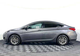 Подержанный автомобиль Hyundai i40 Sedan 2016 года (8 фото)