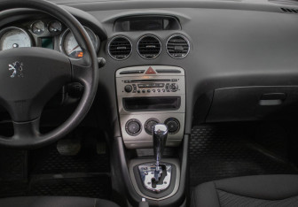 Подержанный автомобиль Peugeot 308 Wagon 2008 года (14 фото)