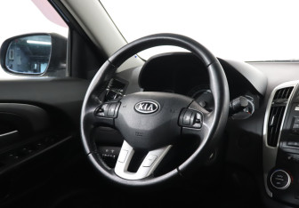 Подержанный автомобиль Kia Ceed Hatchback 2010 года (15 фото)