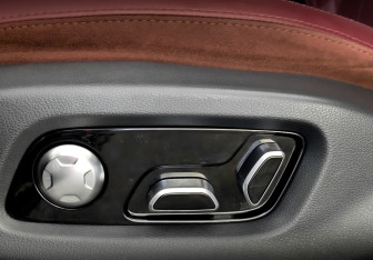 Подержанный автомобиль Hongqi E-HS9 2022 года (20 фото)