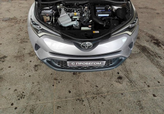 Подержанный автомобиль Toyota C-HR 2019 года (16 фото)
