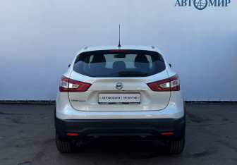 Подержанный автомобиль Nissan Qashqai 2016 года (6 фото)