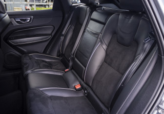 Подержанный автомобиль Volvo XC60 2018 года (18 фото)